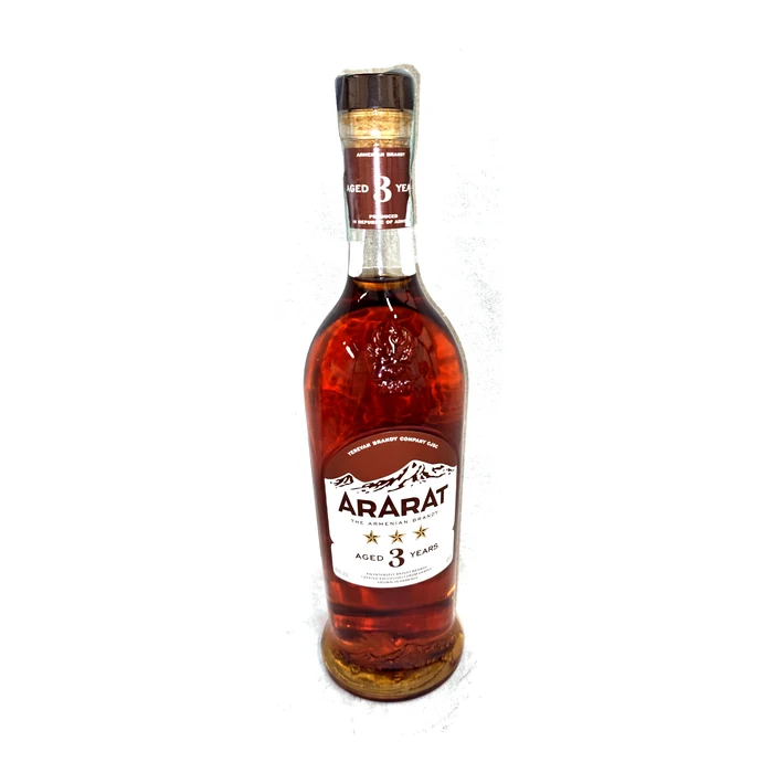Ararat 3 stelle — brandy armeno invecchiato 3 anni