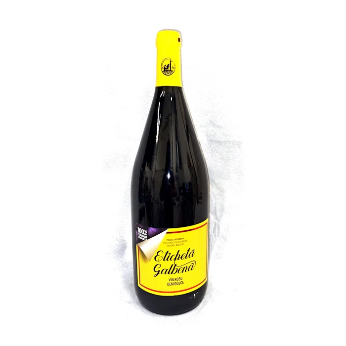 Cotnari Etichetă Galbenă — vino rosso amabile, bottiglia da 1,5 l