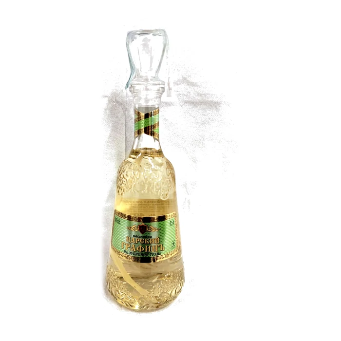 Царскій Графинъ Настойка на зубровой траве — vodka aromatizzata all’erba del bisonte