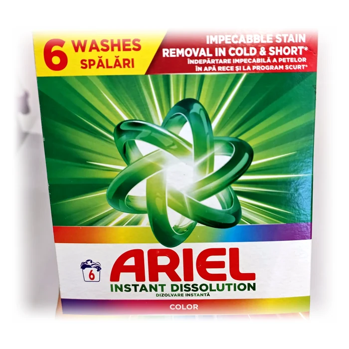 Ariel Instant Dissolution Color — detersivo in polvere per capi colorati