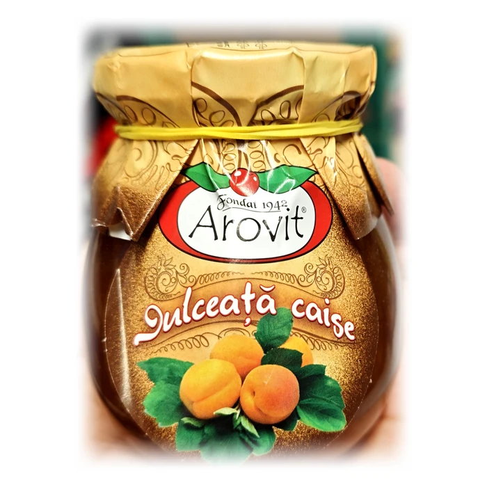 Arovit Dulceață de caise — albicocche intere in sciroppo