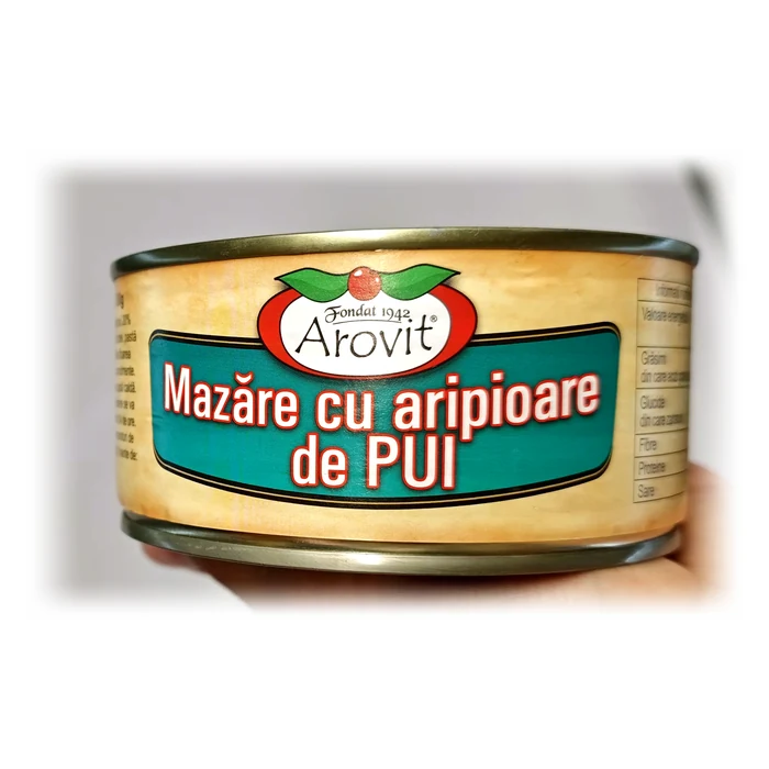 Arovit Mazăre cu aripioare de pui — piselli con alette di pollo