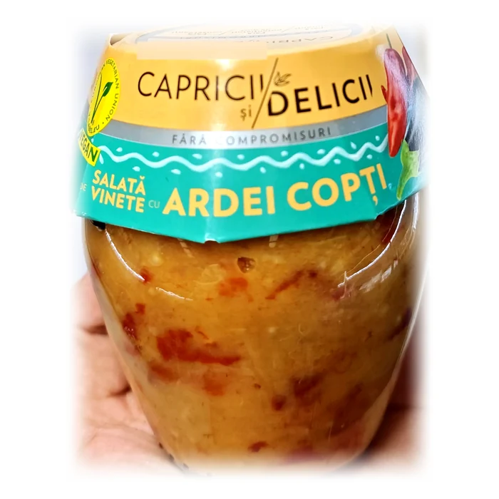 Capricii și Delicii Salată de vinete cu ardei copți — crema di melanzane con peperoni arrostiti
