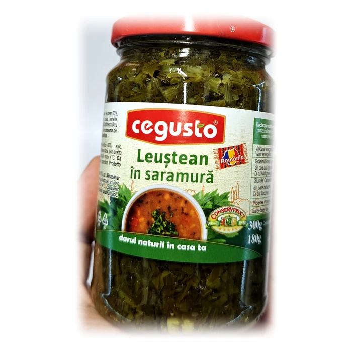 Cegusto Leuștean în saramură — levistico in salamoia