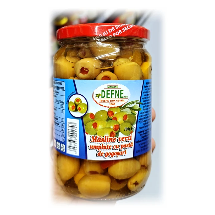 Defne Măsline verzi umplute cu pastă de gogoșari — olive verdi ripiene di peperone