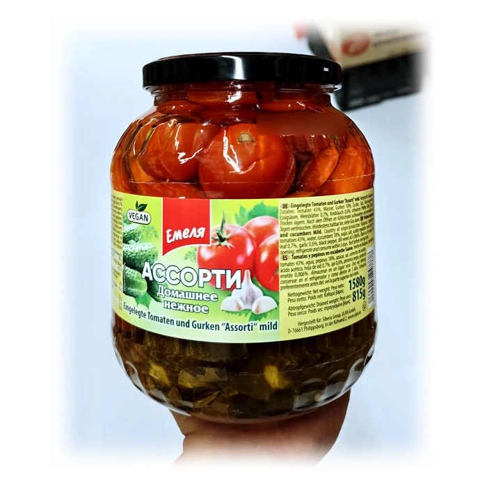 Емеля Ассорти домашнее нежное — pomodori e cetrioli marinati delicati