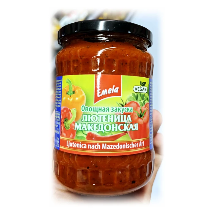Emela Лютеница македонская — ljutenica di peperoni e pomodoro