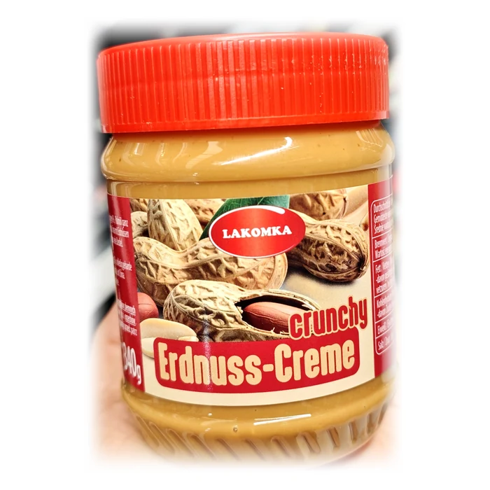 Lakomka Erdnuss-Creme crunchy — crema di arachidi con granella