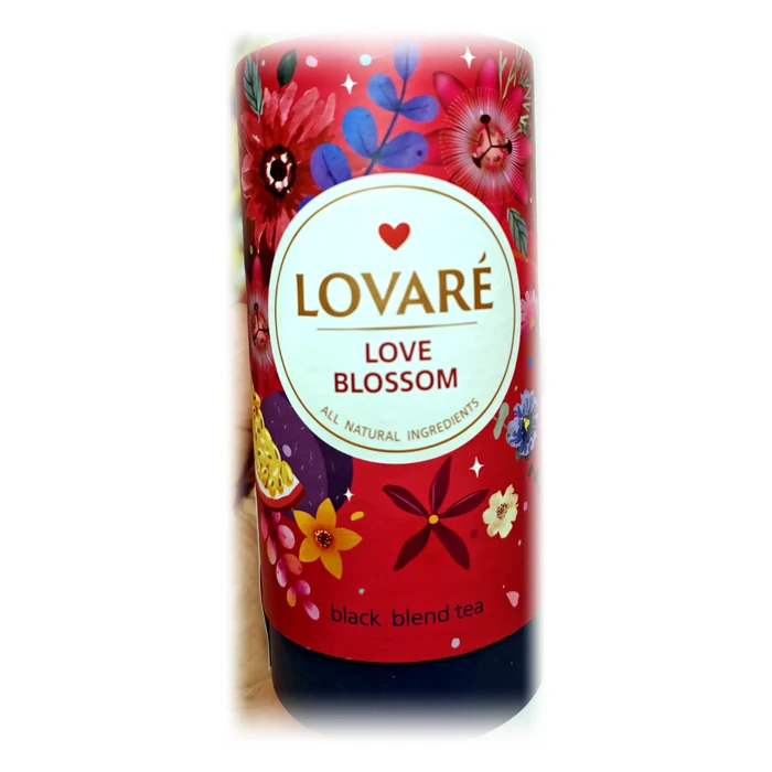 Lovaré Love Blossom — tè nero con fiori e frutta, in tubo