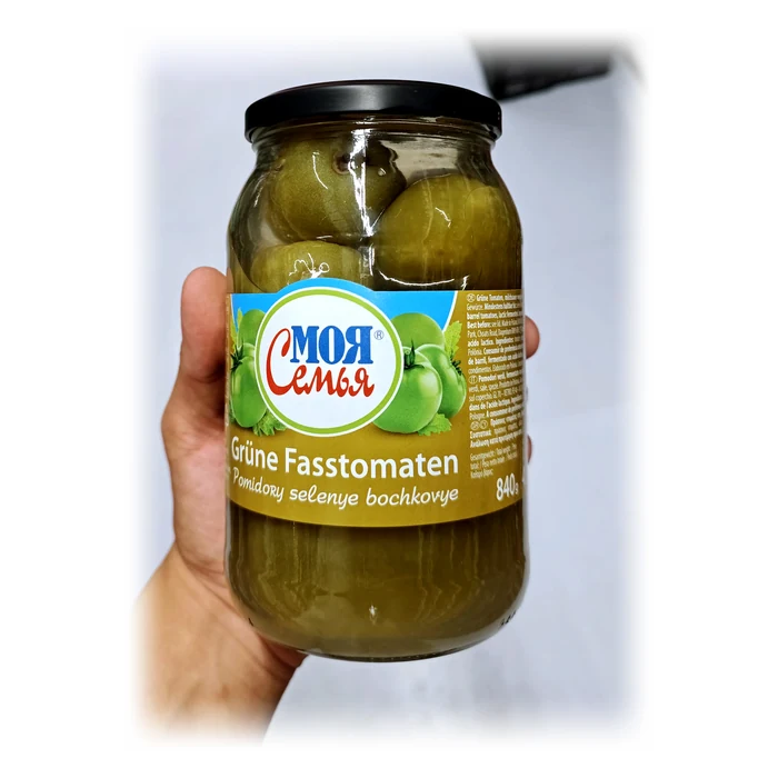 Моя Семья Grüne Fasstomaten — pomodori verdi fermentati stile barile