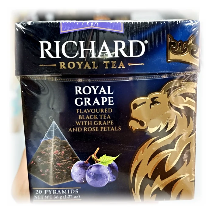 Richard Royal Grape — tè nero all'uva e petali di rosa in piramidi