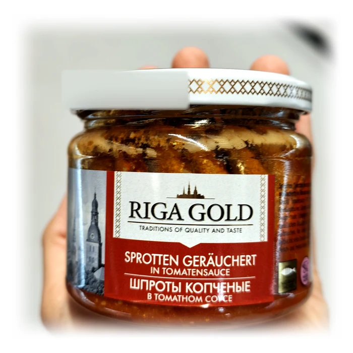 Riga Gold Шпроты копчёные в томатном соусе — spratti affumicati in salsa di pomodoro