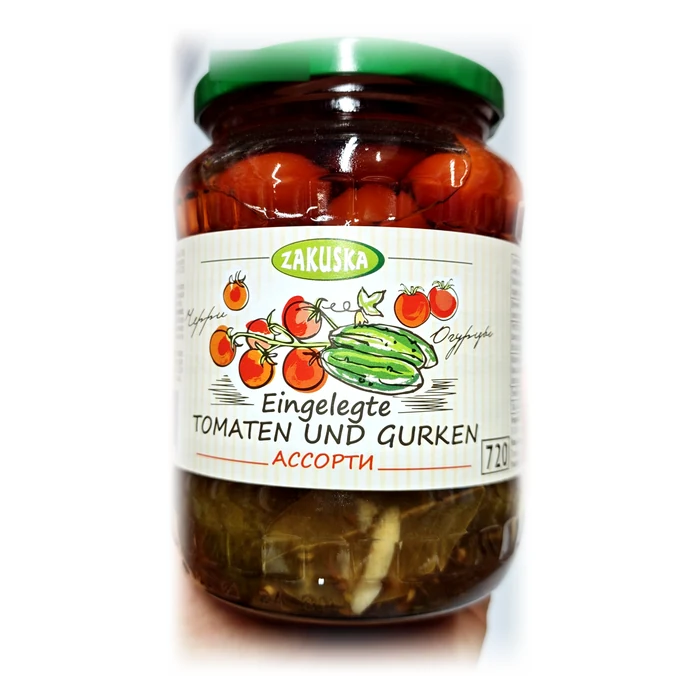 Zakuska Ассорти — pomodorini e cetrioli sott'aceto