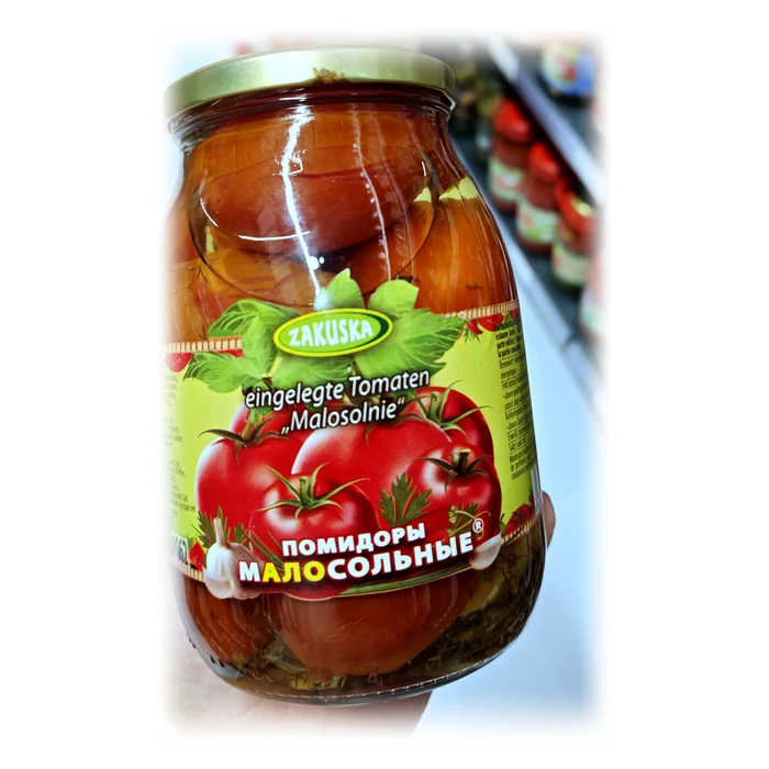 Zakuska Eingelegte Tomaten «Malosolnie» — pomodori interi poco salati
