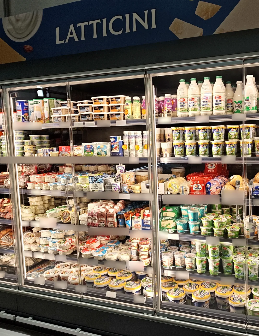 Il banco frigo dei latticini — Milart Market